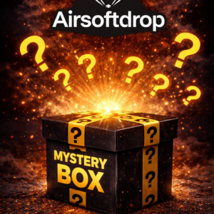 Schwarze Airsoft Mystery Box mit gelbem Fragezeichen-Tape und leuchtendem Effekt, darüber das Airsoftdrop Logo – Überraschungsbox für Airsoft Zubehör und Gear.